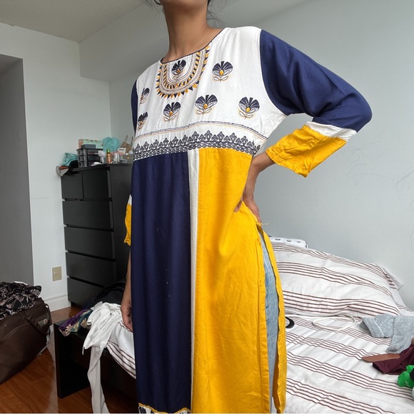 Blue & yellow embroidery blouse - Picture 5 of 10